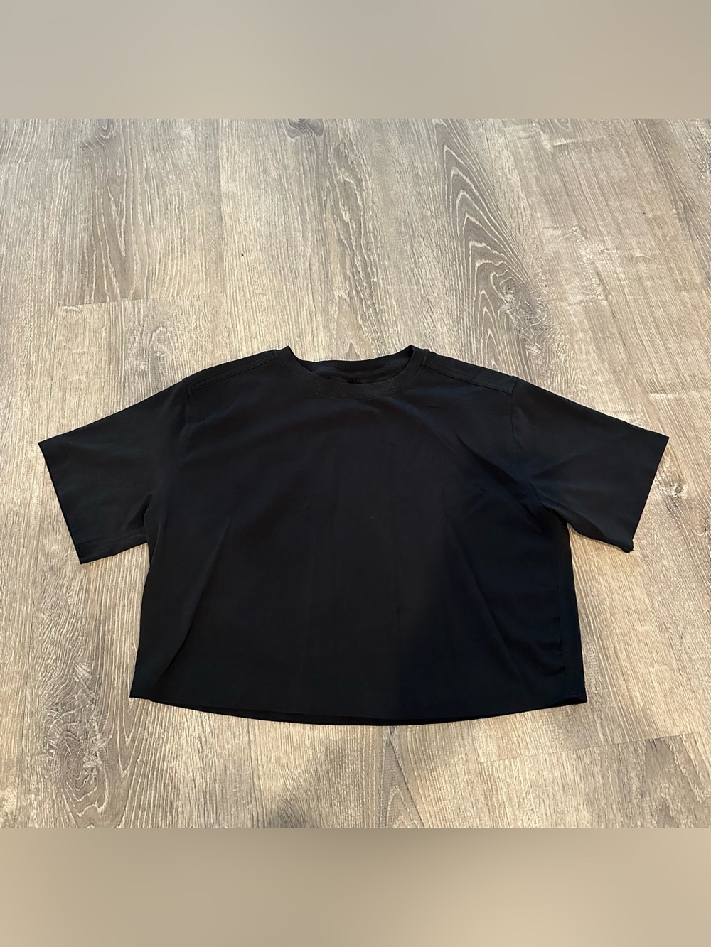 Black Lululemon cropped tshirt size small